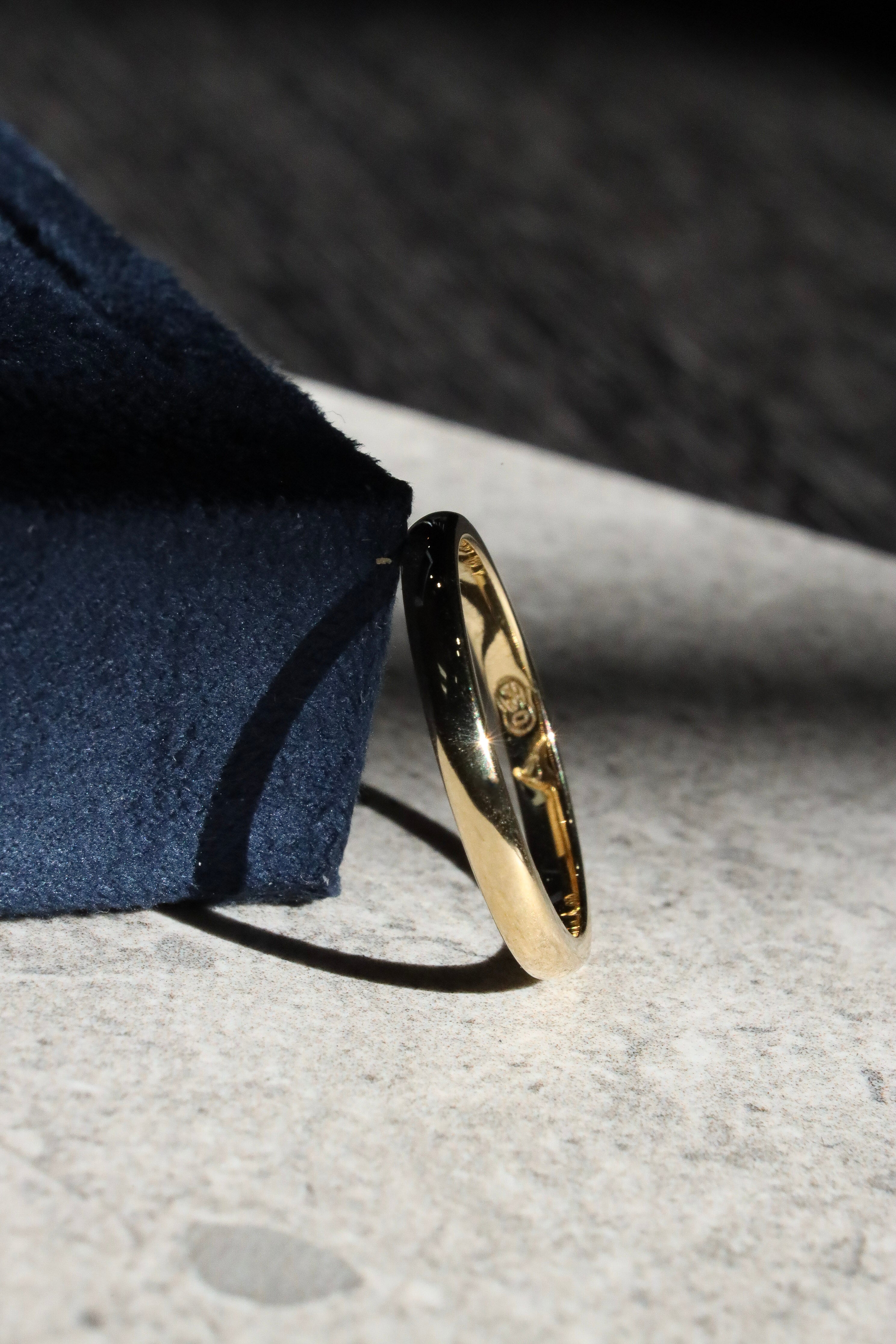 18ct yellow gold classic wedding ring 2.2mm