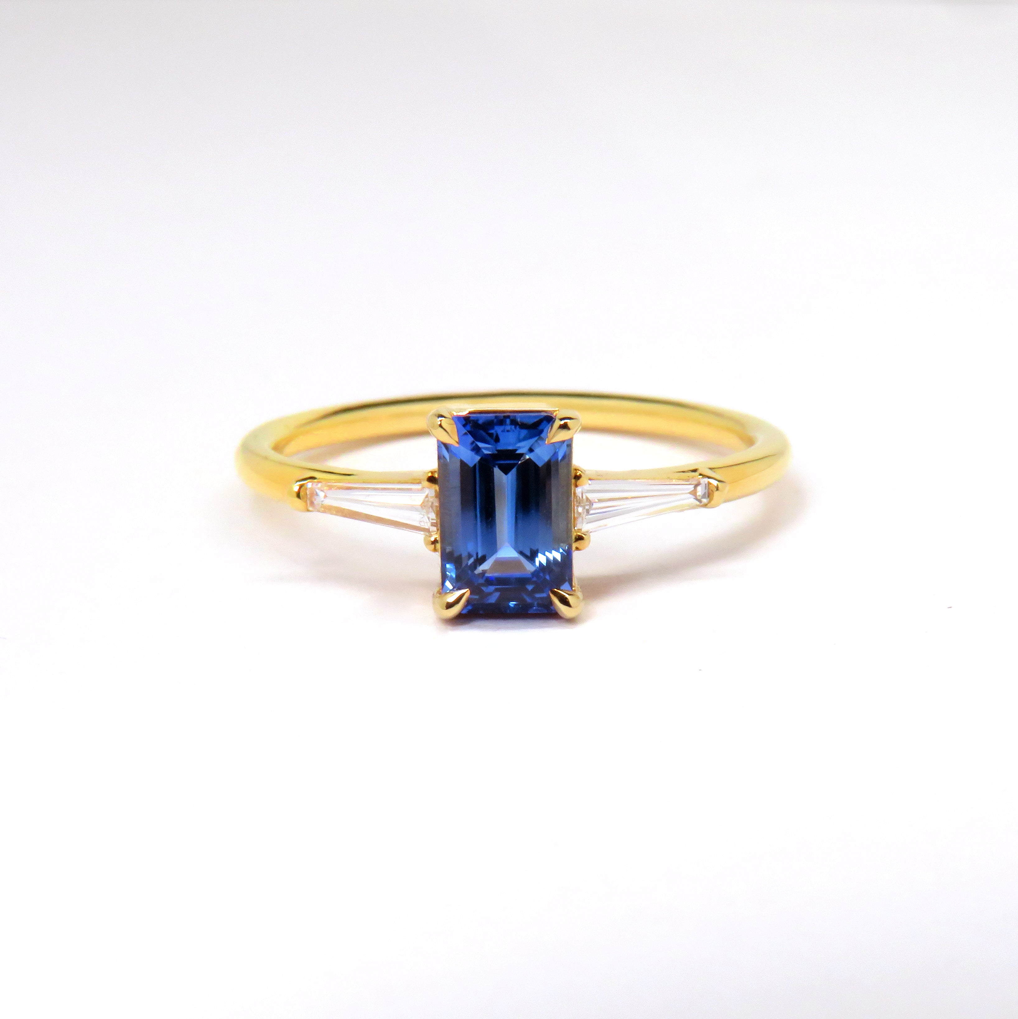 18ct Yellow Gold Blue Sapphire & Diamond Ring