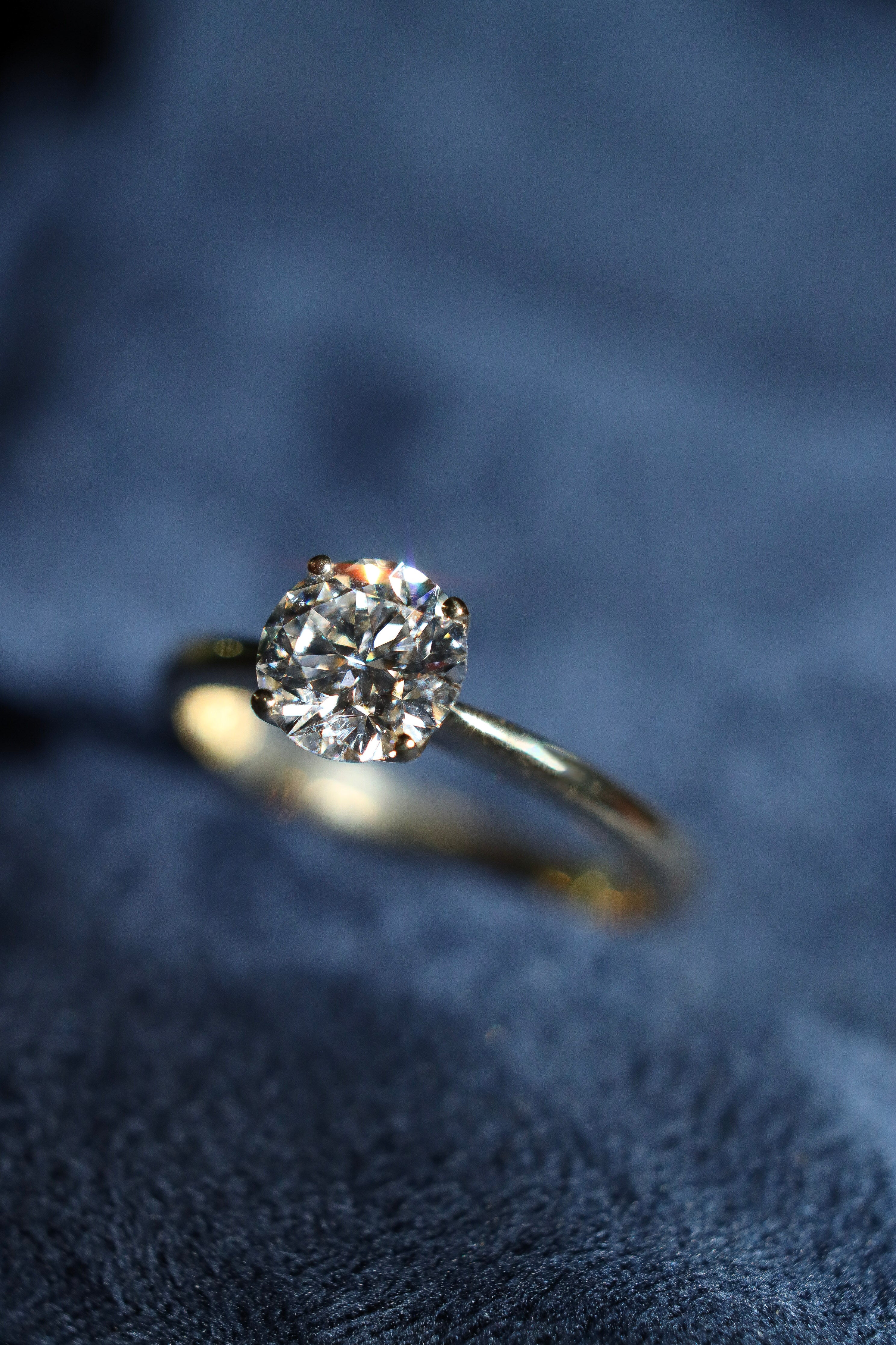 round brilliant cut lab grown diamond engagement ring