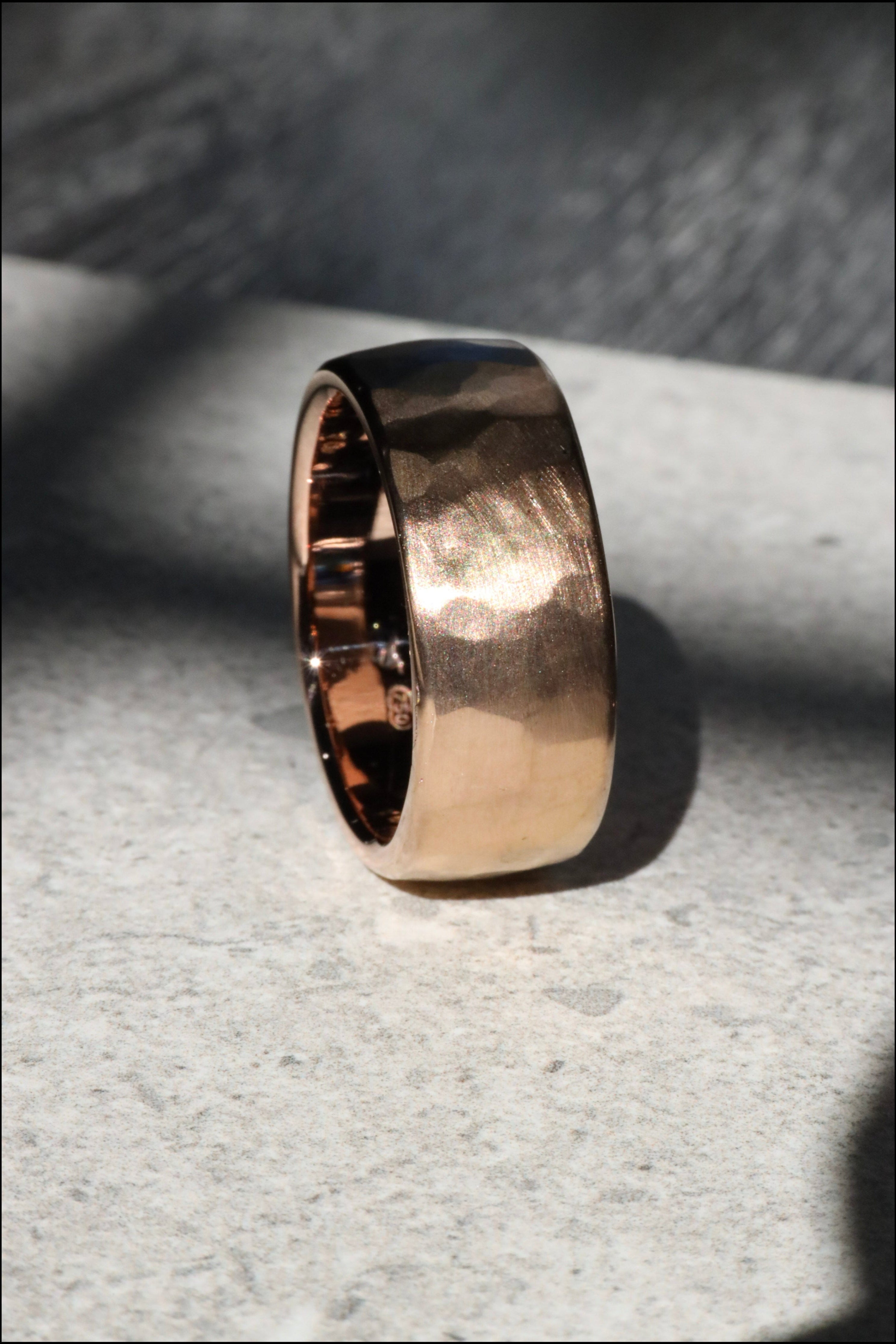 18ct Rose gold men's classic wedding ring - 10mm hammered finish