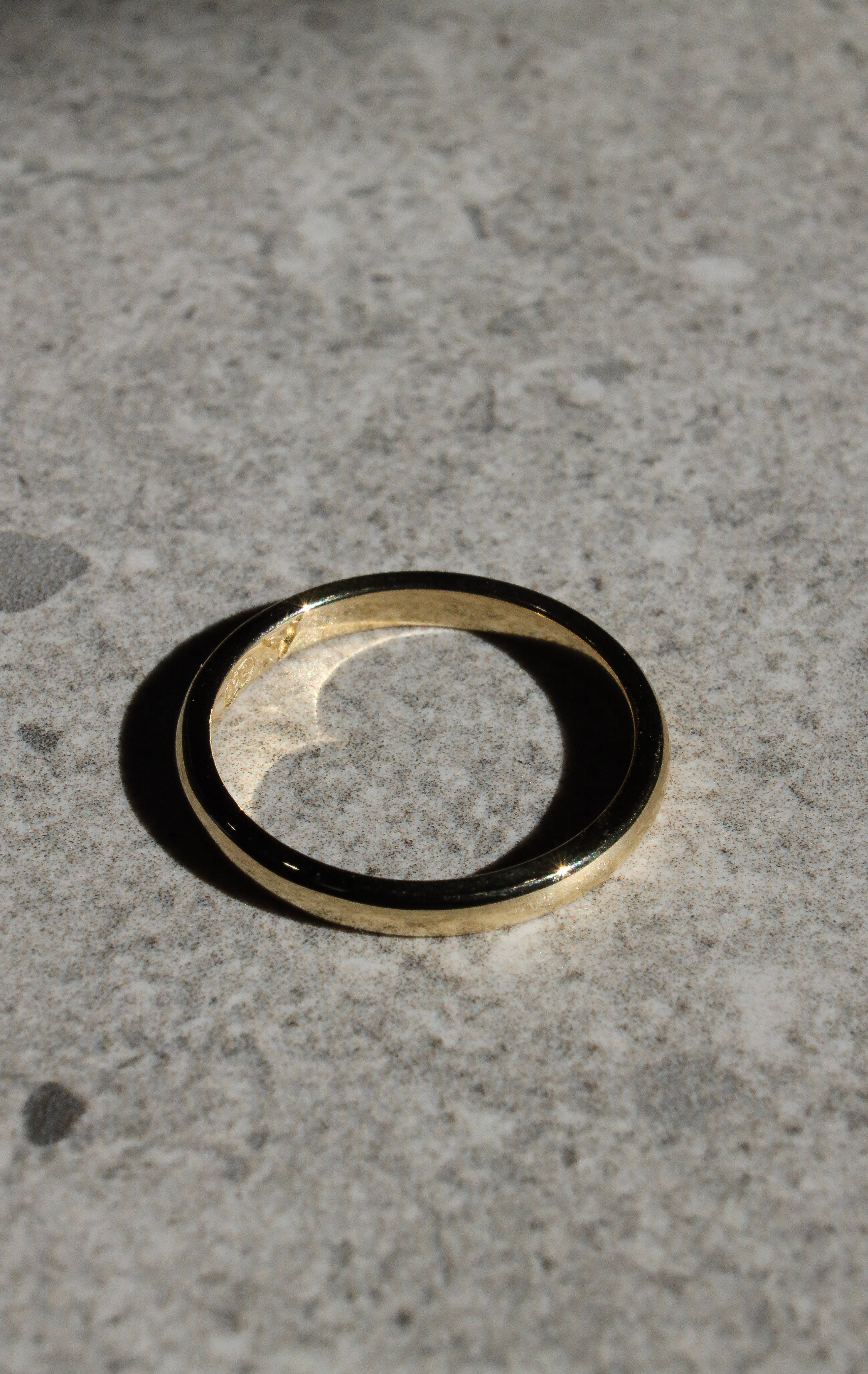18ct yellow gold classic wedding ring 2.2mm