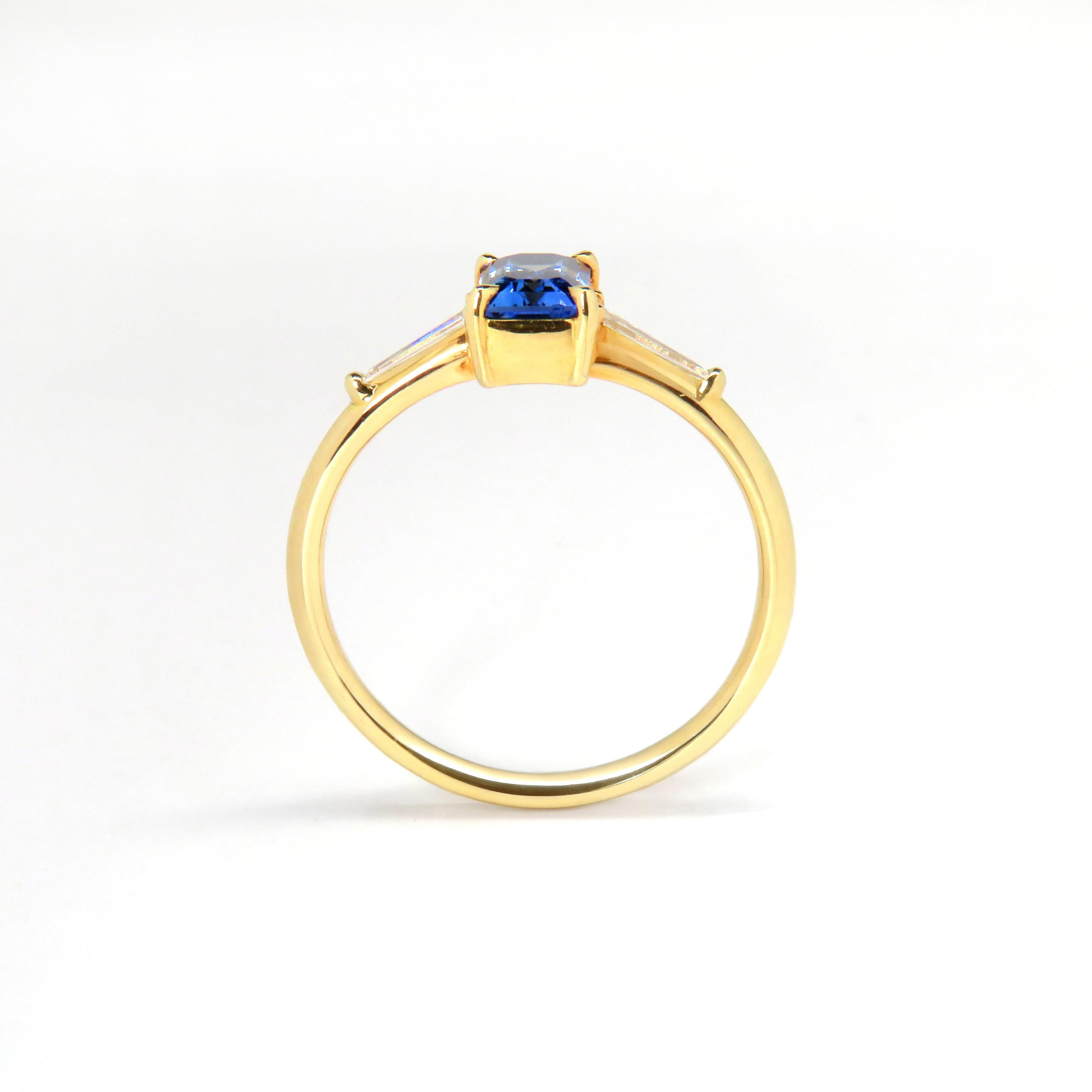 18ct Yellow Gold Blue Sapphire & Diamond Ring