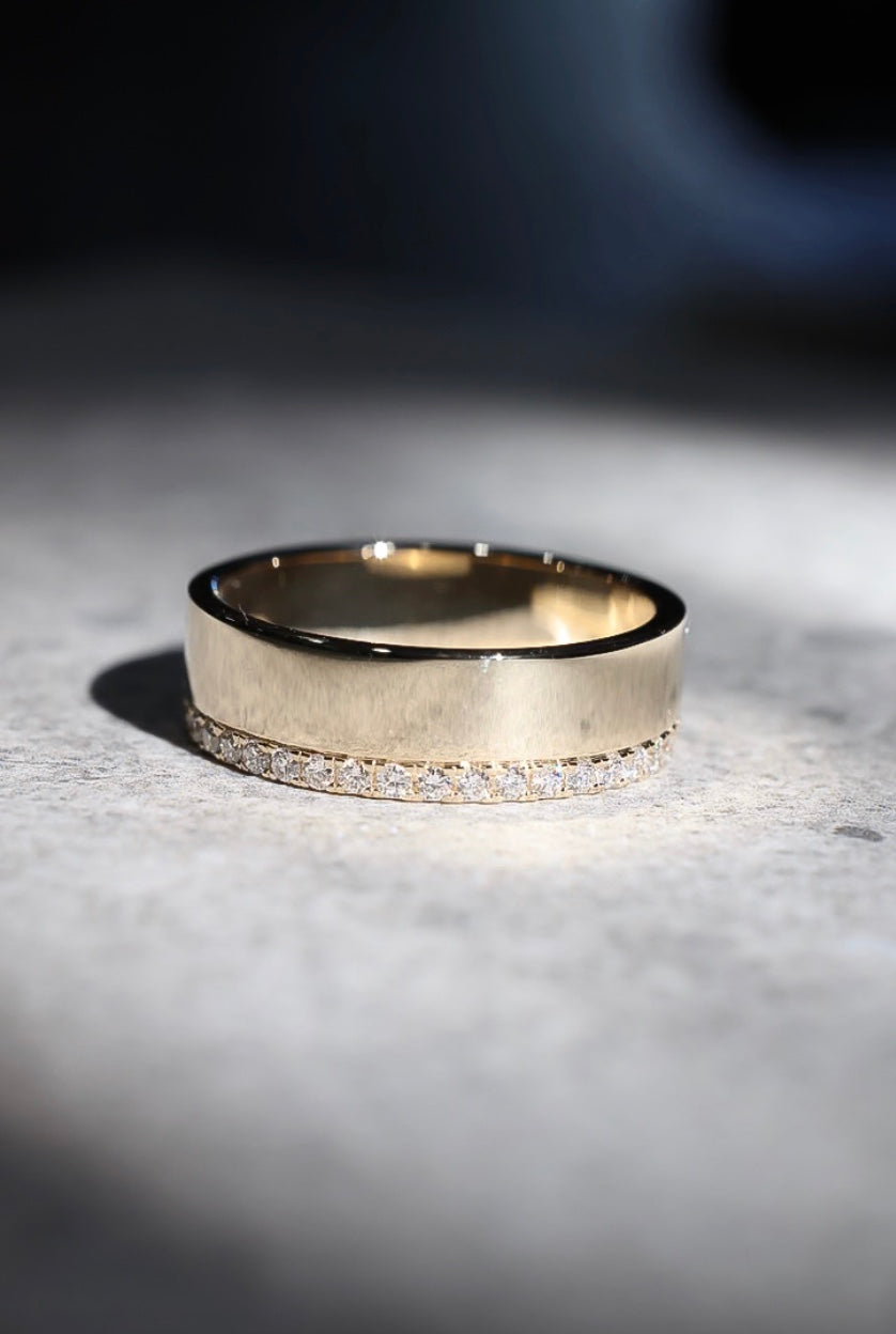 9ct Yellow Gold Slate Single Row Diamond Ring 