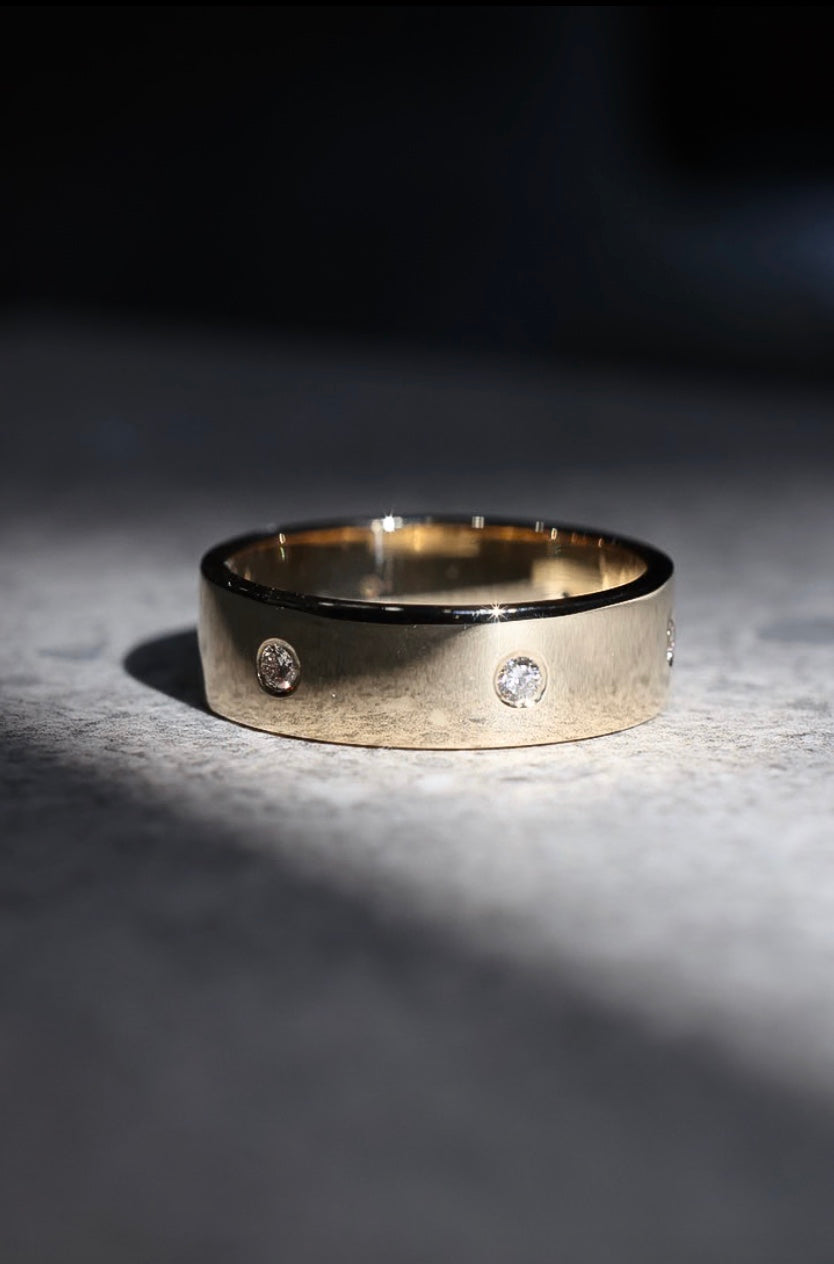 9ct Yellow Gold Spaced Diamond Slate Ring 