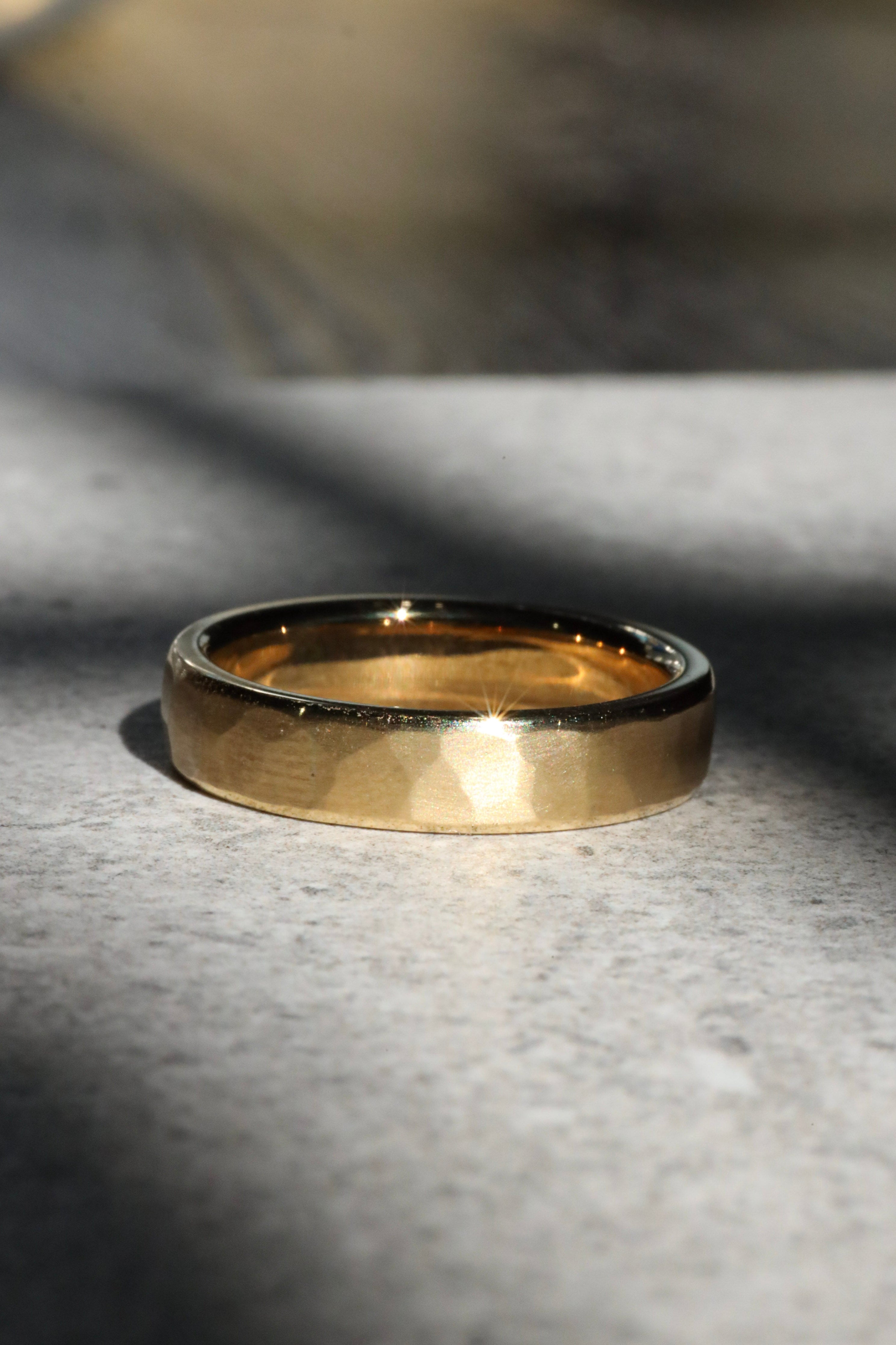 18ct yellow gold men's classic wedding ring - 5mm hammered finish