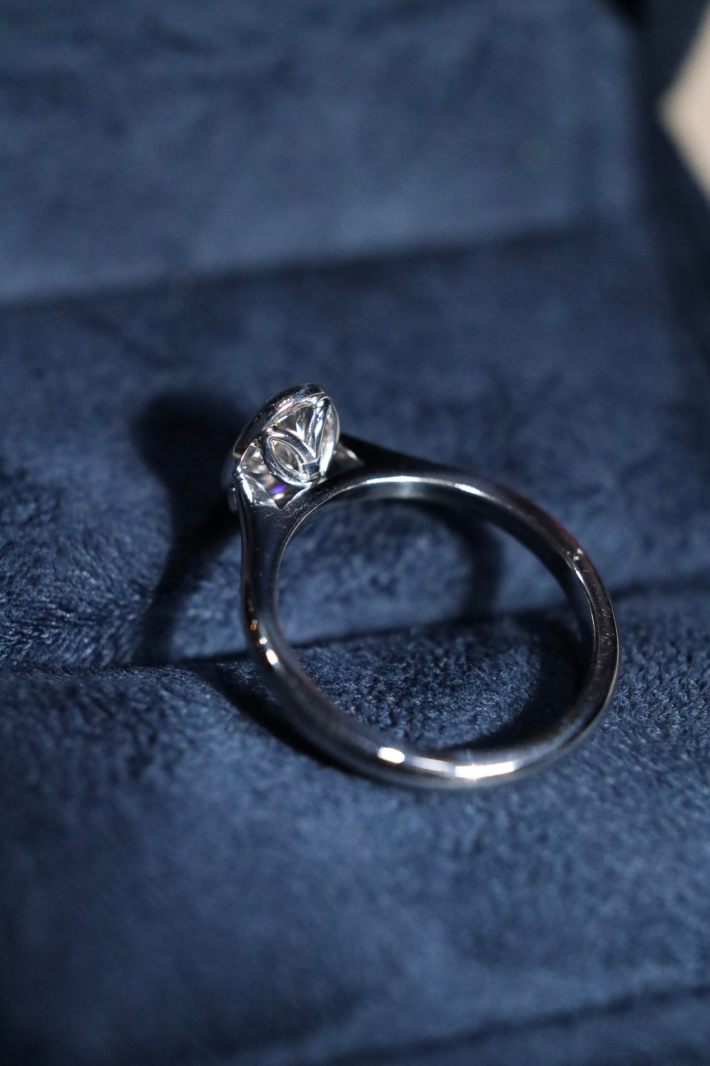oval lab grown diamond engagement ring 