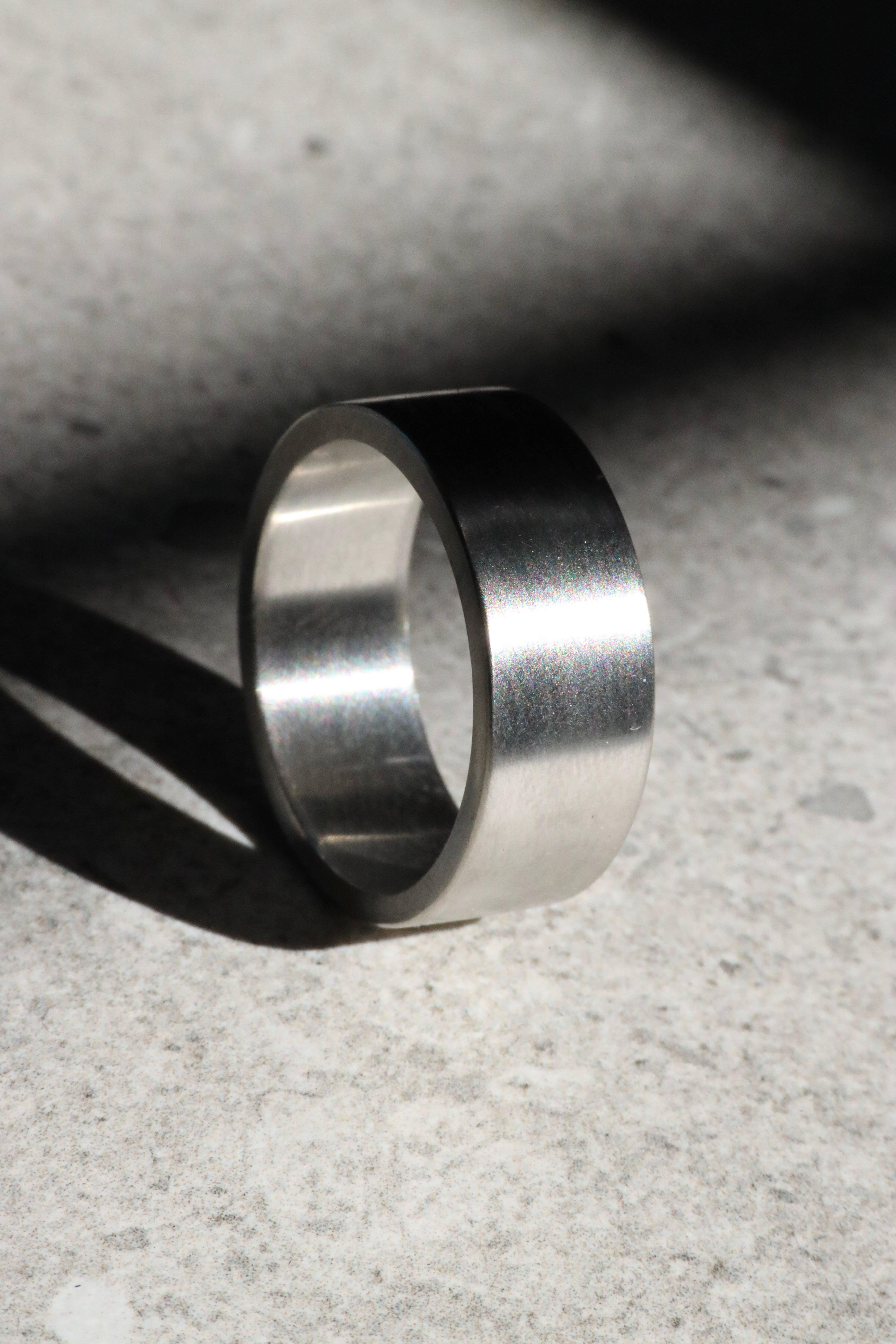 Platinum men's brushed wedding ring