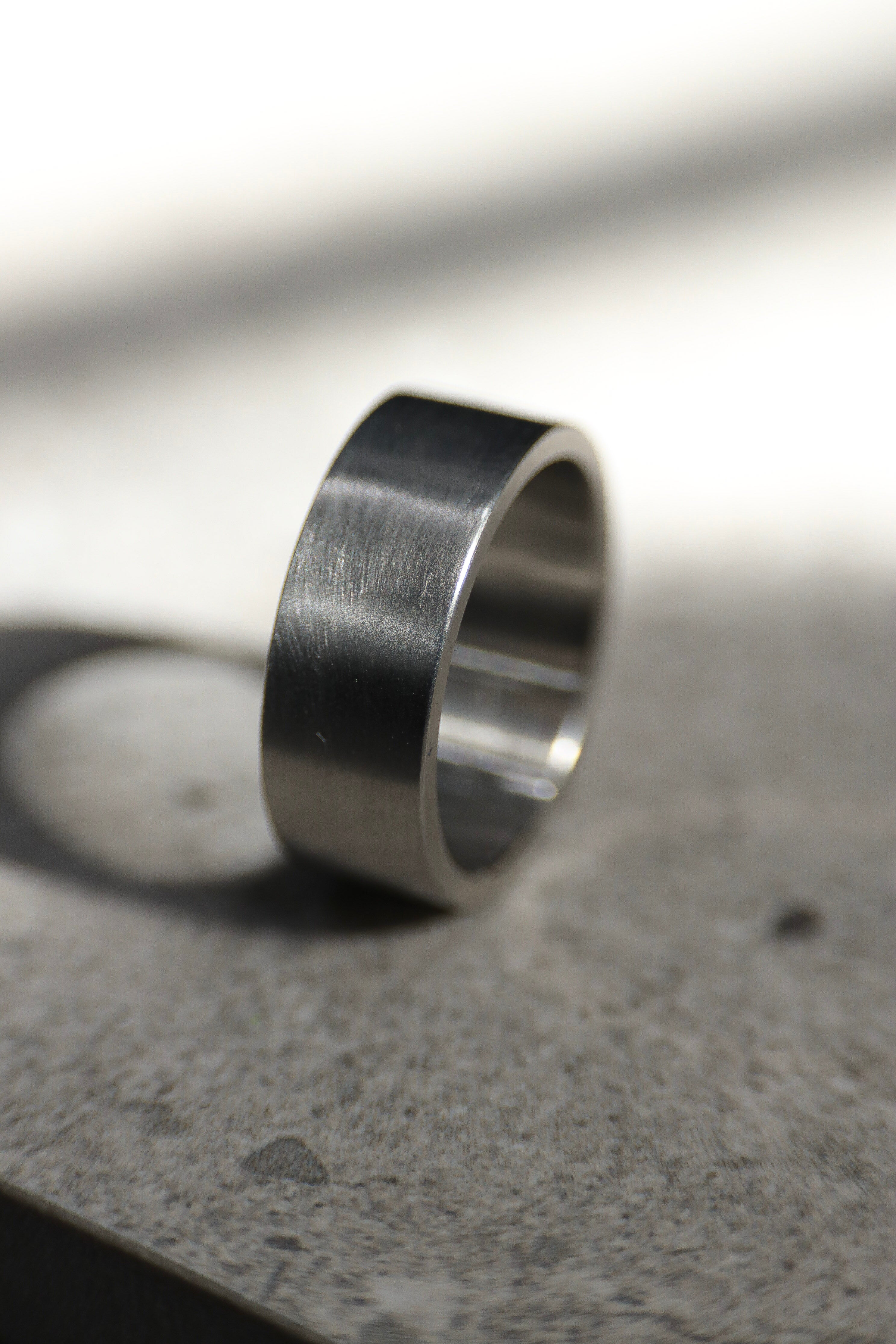 Platinum men's brushed wedding ring