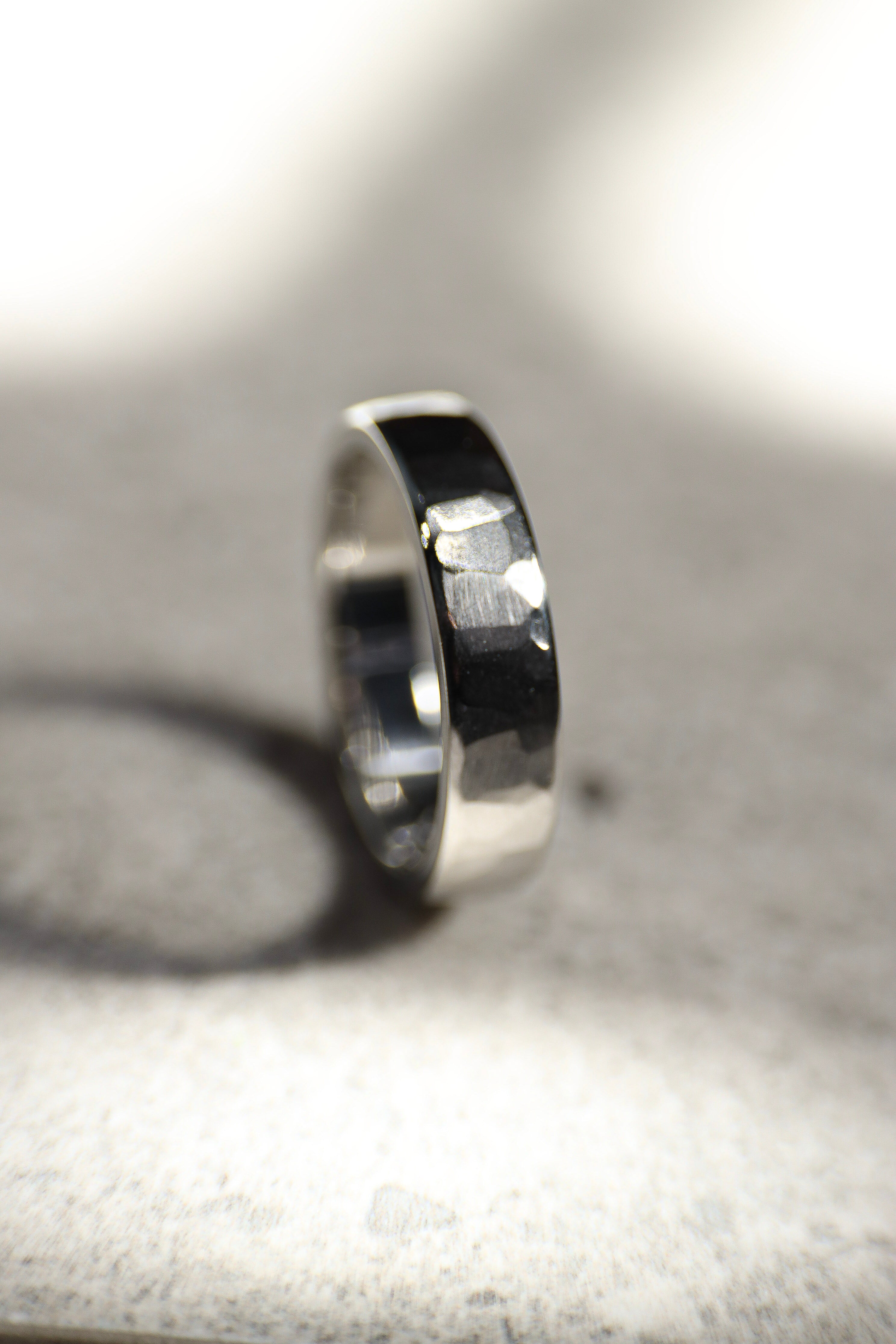 Platinum men's classic wedding ring - 5mm hammered finish