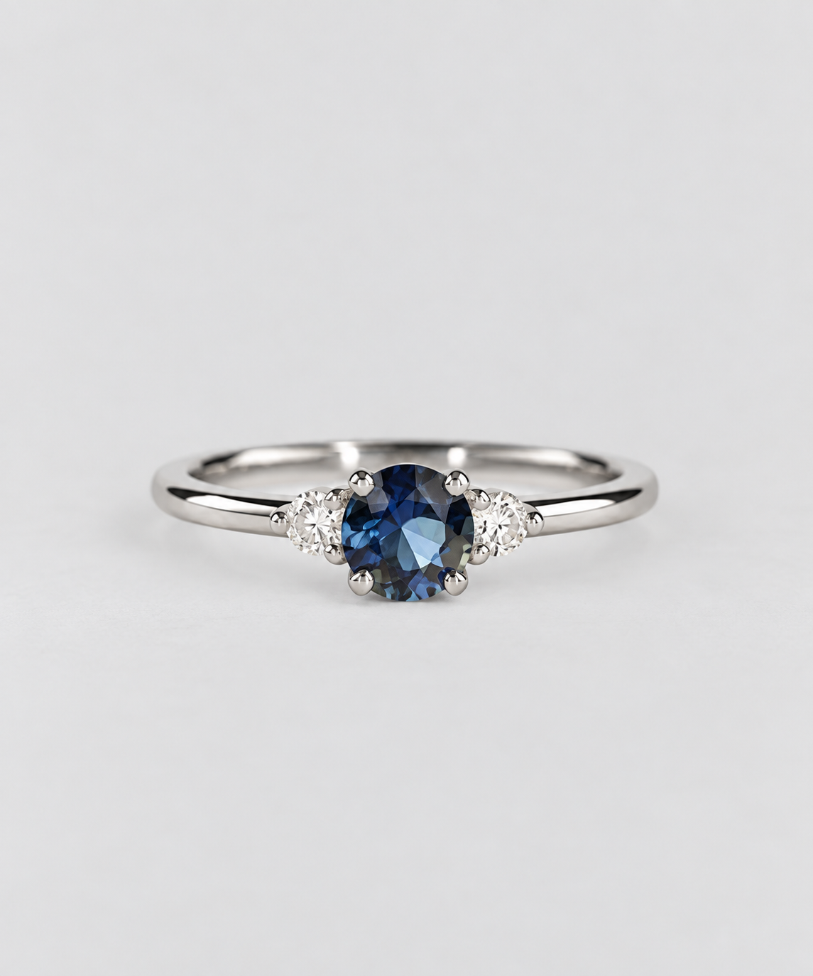 Belle - Round brilliant cut sapphire platinum